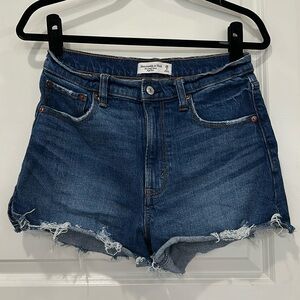 Abercrombie and Fitch The cut off short high rise size 26